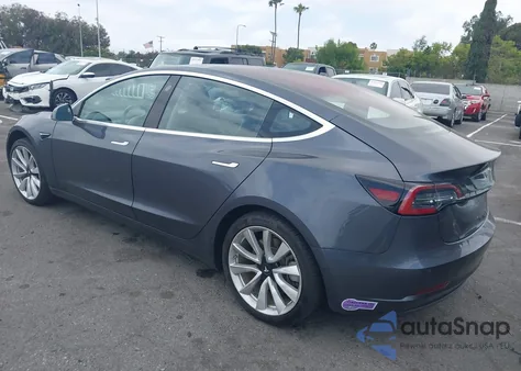 2018 Tesla Model 3 Long Range/Mid Range z USA, uszkodzony, nr VIN 5YJ3E1EA8JF023745